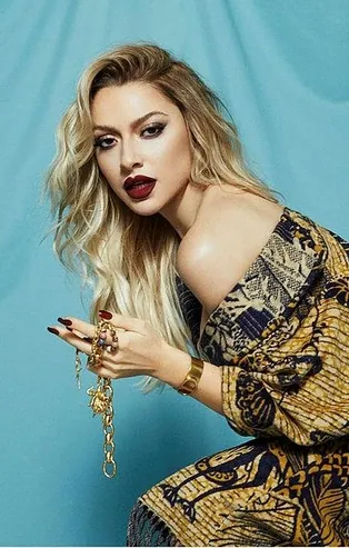 Hadise'yi 'Yıldırım' çarptı! Dizi setinden çıkmıyor...