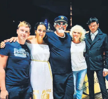 Mehmet Birgen'den kendisinden 45 yaş küçük aşkı Diana Osypenko'ya doğum günü sürprizi! - 1
