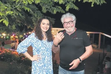 Sette duygusal anlar: Erdal Özyağcılar'la Kemal Sunal'ın kızı Ezo Sunal'ı buluştu