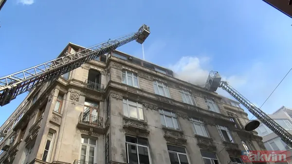 SON DAKİKA: Beyoğlu'nda korkutan yangın! Tarihi binanın 6. katında alevler yükseldi - 10