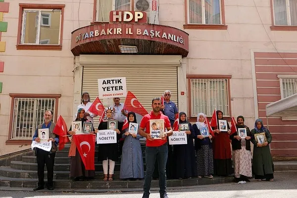 diyarbakirda-evlat-nobetindeki-aile-sayisi-360-oldu-1686670111969.jpeg Diyarbakır’da evlat nöbetindeki aile sayısı 360 oldu!-6