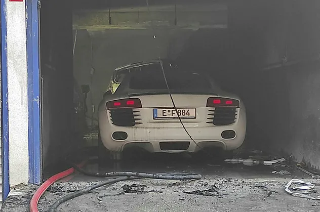 İstanbul Kağıthane'de yangın paniği! Milyonluk araçlar zarar gördü