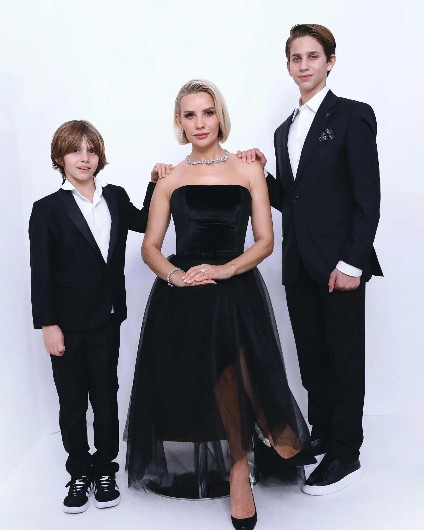 Cenk Torun oğlu mezuniyet pozuyla ortalığı kasıp kavurdu! Mankenlere taş çıkarttı! “Resmen babasının gençliği” - 26