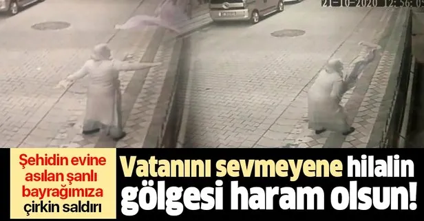 Şehit Esma Çevik’in Sultangazi’deki babaevine asılan şanlı Türk bayrağına çirkin saldırı