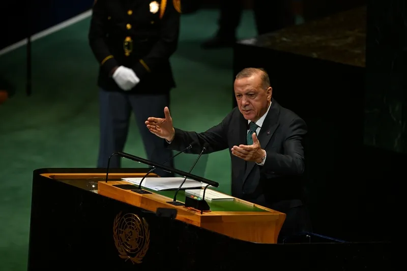 baskan-erdoganin-daha-adil-dunya-vurgusu-g20-kitapciginda-turkiye-mucadelesini-sabirla-devam-ettirecek-1763800014923.jpeg Başkan Erdoğan’ın "Daha Adil Dünya" vurgusu G20 kitapçığında: Türkiye mücadelesini sabırla devam ettirecek-3