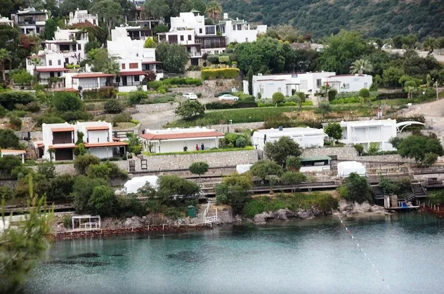 Son dakika: Yılmaz Özdil’in Bodrum Bitez’deki villasına inceleme! Ekipler "kaçak inşaat" iddiaları sonrası harekete geçti