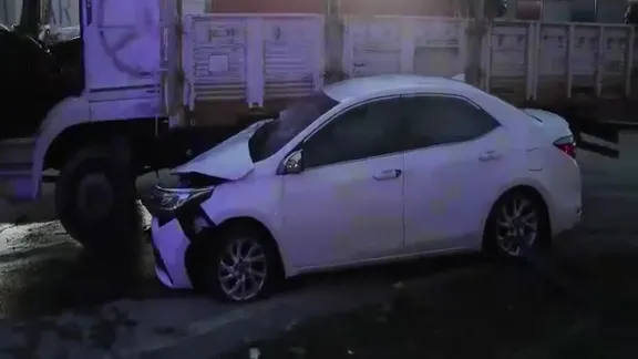 Otomobil kamyona daldı: 1’i bebek 6 yaralı