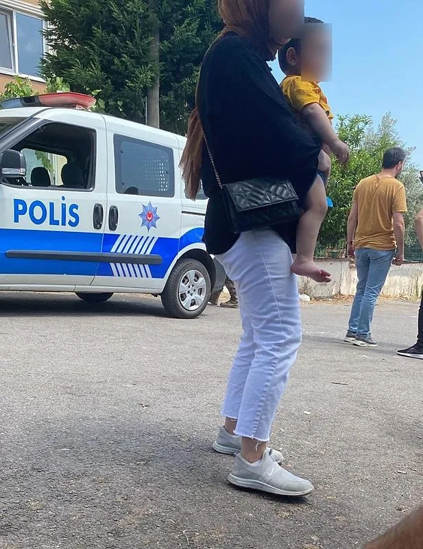 kocaelide-hareketli-anlar-esine-sinirlendi-cocuklarini-rehin-aldi-ozel-harekat-devreye-girdi-1719239208651.jpeg