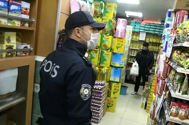 Son dakika: Sultangazi'de açık markete baskın! Market sahibinden pes dedirten açıklama