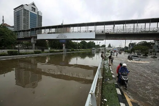 Endonezya'da sel 9 can aldı-1