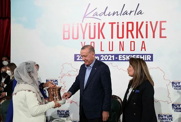 baskan-erdogandan-kadinlarla-buyuk-turkiye-yolunda-bulusmasinda-onemli-mesajlar-1635100784254.jpeg Başkan Erdoğan'dan ''Kadınlarla Büyük Türkiye Yolunda'' buluşmasında konuştu: Şiddete sıfır tolerans-9