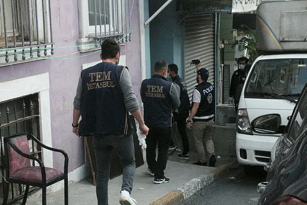 Son dakika: İstanbul'da PKK operasyonu! Beyoğlu İlçesi HDP Eş Başkanı Mehmet Sait Bor gözaltına alındı-3