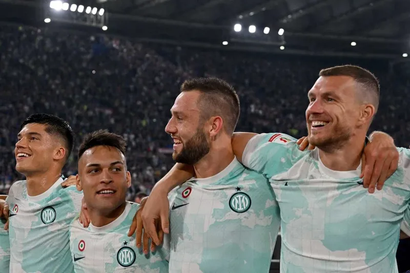 skriniarin-kankasi-transferin-gozdesi-fenerbahcede-stefan-de-vrij-harekati-1774629716397.jpg Skriniar'ın kankası transferin gözdesi! Fenerbahçe'de Stefan de Vrij harekatı-6