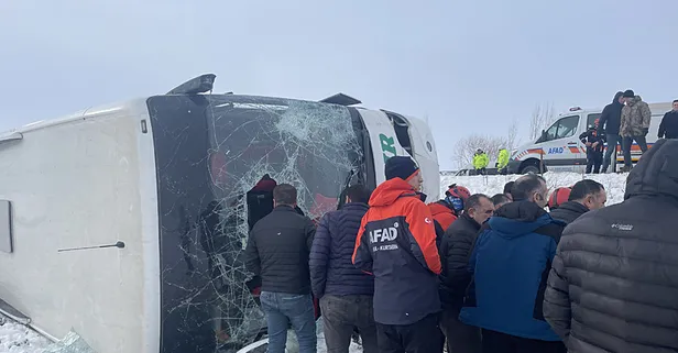 Kars'ta can pazarı: Yolcu otobüsü devrildi çok sayıda yaralı var