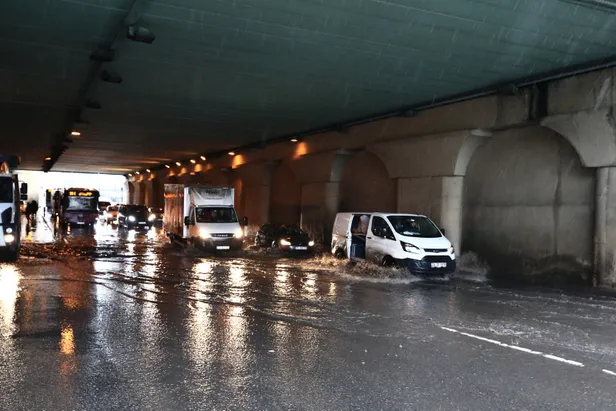 İstanbul'u sağanak vurdu! Topkapı alt geçidini su bastı-7