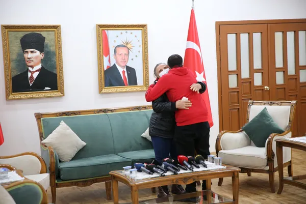 son-dakika-hdp-herkes-icin-adalet-kampanyasi-baslatacak-1612774039895.jpg SON DAKİKA: HDP "Herkes İçin Adalet" kampanyası başlattı-7