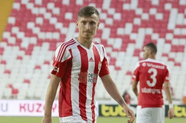 Galatasaray ve Fenerbahçe'yi karşı karşıya getirmişti | Mert Hakan'dan flaş hamle
