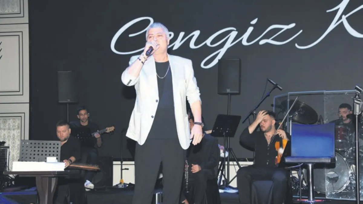 Usta sanatçı Cengiz Kurtoğlu Kıbrıs'ta sahne aldı