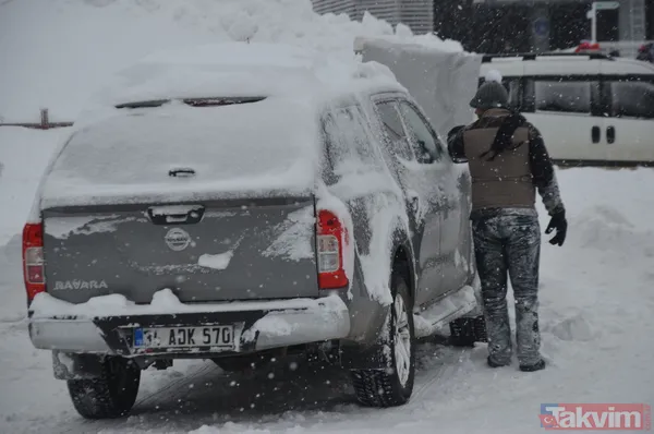 Uludağ'da kar yağışı iki gündür devam ediyor! Otomobiller kayboldu - 3