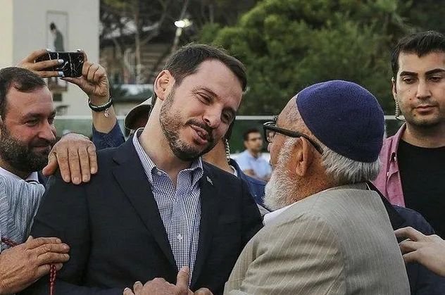 Bakan Berat Albayrak'tan kritik mesajlar