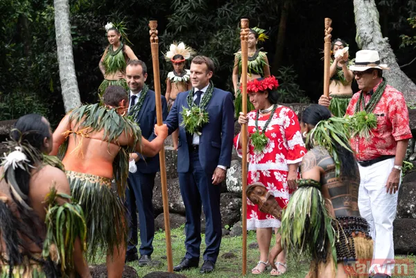 Fransa Cumhurbaşkanı Emmanuel Macron'un Fransız Polinezyası'nda ilginç anları! Boynuna çiçekleri doladılar - 1