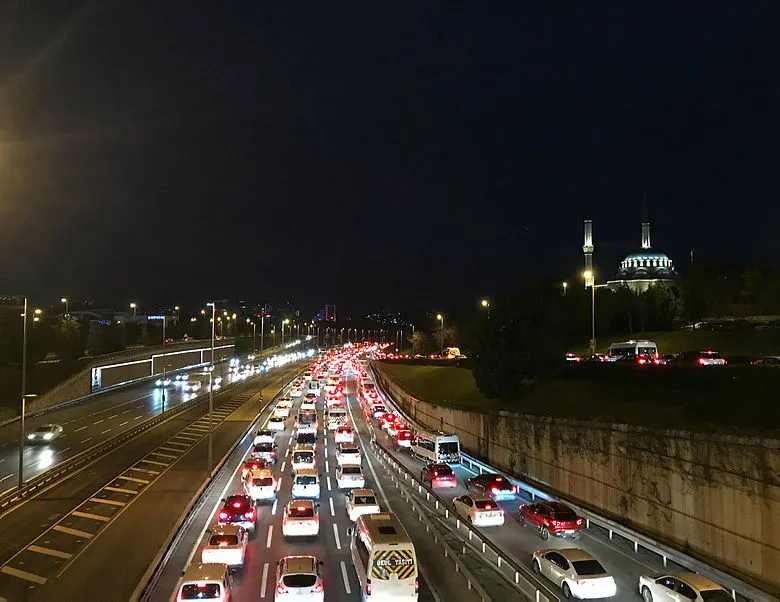 Kısıtlama sonrası trafik yoğunluğu