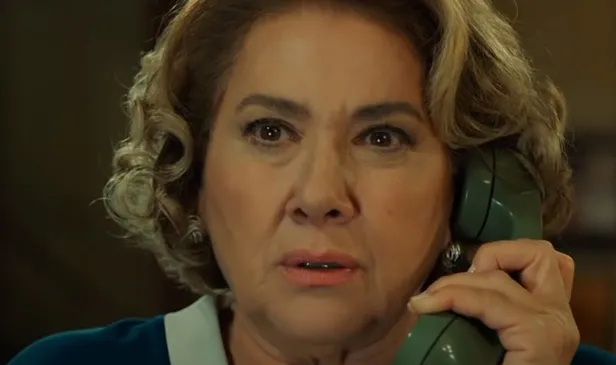 gelen-telefon-katili-ayyuka-cikardi-bir-zamanlar-cukurova-114-bolum-fragmani-fekeliyi-olduren-isim-1637589753351.jpg Gelen telefon katili ayyuka çıkardı! Bir Zamanlar Çukurova 114. bölüm fragmanı: Fekeli'yi öldüren isim...-5