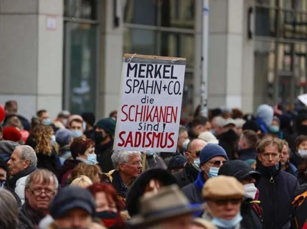 almanyada-emekli-askerlerden-darbe-plani-savasin-tam-ortasindayiz-1619876667015.jpg Almanya'da emekli askerlerden darbe planı! "Savaşın tam ortasındayız"-8