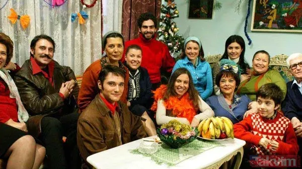 Seneler Önce Yayımlanan Efsane Dizi Çemberimde Gül Oya Dizisinde Figüran Olarak Yer Alan Başarılı Sunucu Esra Erol'un Dizideki Hali Görenleri Şaşkınlığa...