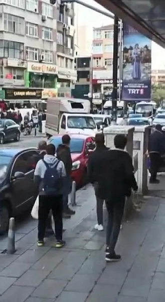 bahcelievlerde-hareketli-anlar-pompali-tufegi-polise-dogrultan-saldirgan-omzundan-vuruldu-1632426864988.jpeg Bahçelievler'de hareketli anlar! Pompalı tüfeği polise doğrultan saldırgan omzundan vuruldu-2