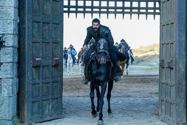 Kuruluş Osman 37. yeni bölüm fragmanı: Bala Hatun, Targun Hatun'la ilgili gerçeği öğrenecek mi?-3
