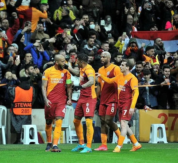 galatasaray-uefa-avrupa-ligine-veda-etti-galatasaray-1-2-barcelona-mac-sonucu-ozet-1647546217464.jpeg