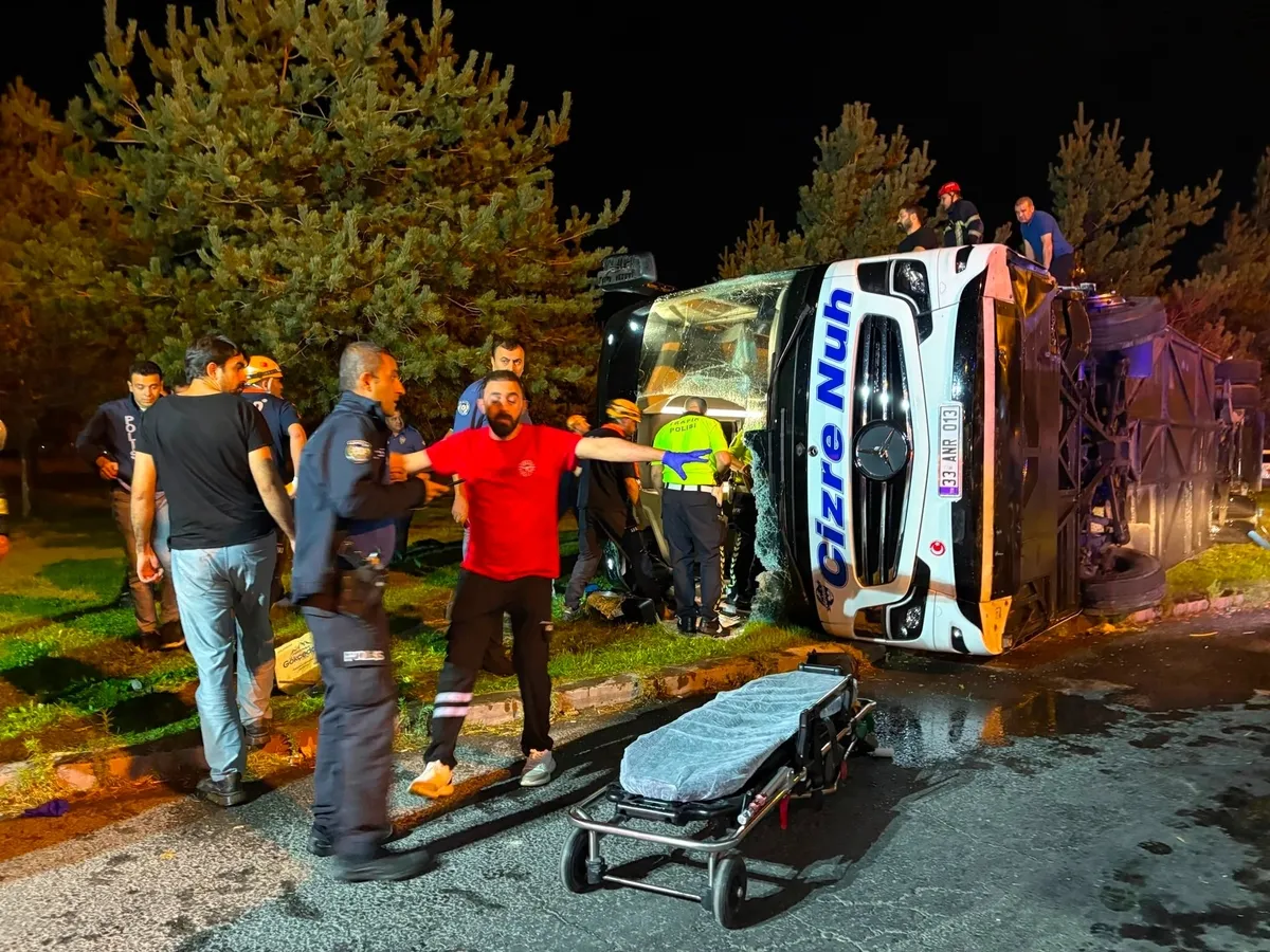 kayseride-faciaya-ramak-kala-otobus-benzin-tankeriyle-carpisti-1787629759764.jpeg Kayseri'de faciaya ramak kala: Otobüs benzin tankeriyle çarpıştı-3