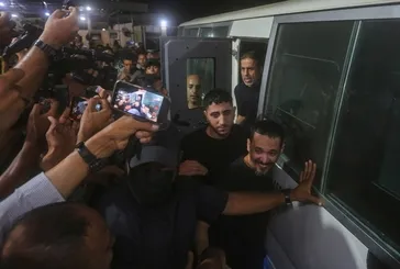 Soykırımcı İsrail Filistinli esirleri serbest bıraktı