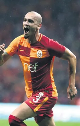 Macion’un menajerine 300 bin Euro gitti!