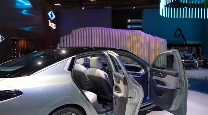 turkiyenin-yerli-ve-milli-otomobili-toggun-yeni-modeli-gorucuye-cikti-iste-ilk-goruntuler-1704828442015.jpeg İşte T10F'den ilk görüntüler | Türkiye'nin yerli ve milli otomobili Togg dünya sahnesinde! Yeni modelin özellikleri neler? Ne zaman yollarda olacak?-3