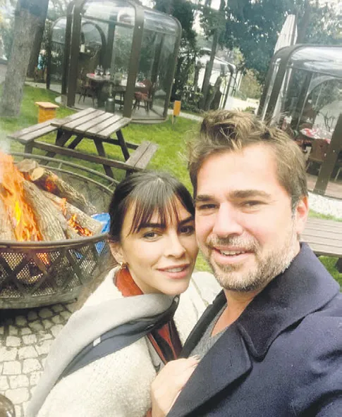 burak-ozcivit-ve-hamile-esi-fahriye-evcen-ogullari-karan-ile-birlikte-bir-avmnin-eglence-merkezinde-vakit-geci-1670193381183.jpg Burak Özçivit ve hamile eşi Fahriye Evcen, oğulları Karan ile birlikte bir AVM'nin eğlence merkezinde vakit geçirdi | Saklambaç haberleri-17