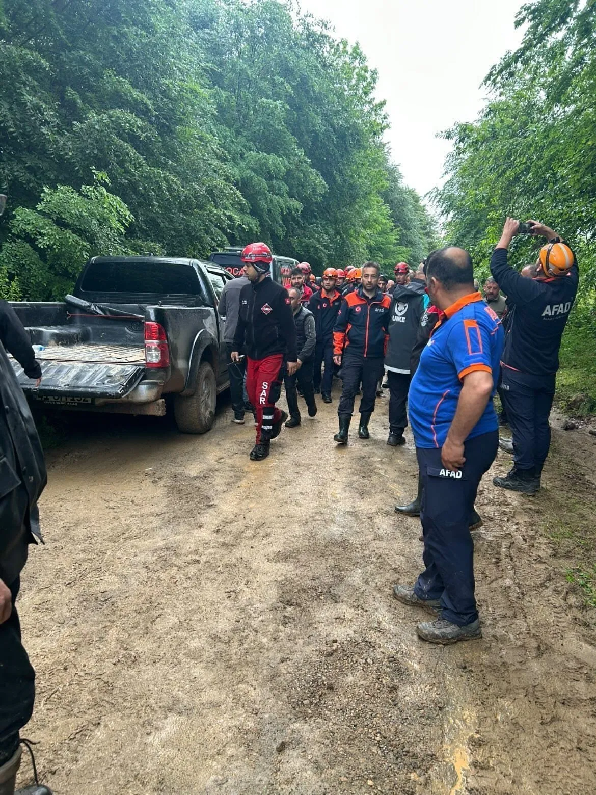 golcukte-kayip-anne-ogulun-cansiz-bedenine-ulasildi-1780054094987.jpg ATV ile dereden geçmek isterken akıntıya kapılan anne ve oğulun cansız bedenine ulaşıldı-4