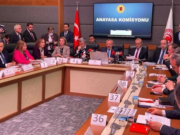 CHP'li Şenal Sarıhan başörtüsüne anayasal güvence getiren teklifi terörle ilişkilendirdi! Cumhuriyet'ten 28 Şubat manşeti: "Teröre fırsat doğar"-13