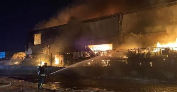 Manisa'da fabrika yangını