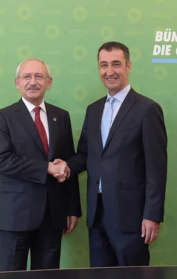 Alman uşağı Özdemir'i susturan başörtülü kadın