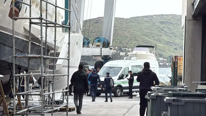 bodrumda-kacak-gocmen-botu-batti-11-kisi-oldu-21-kisi-kurtarildi-1775031452099.jpeg Bodrum’da kaçak göçmenleri taşıyan bot battı: 19 ölü, 20 yaralı | Bilanço ağırlaşıyor-4