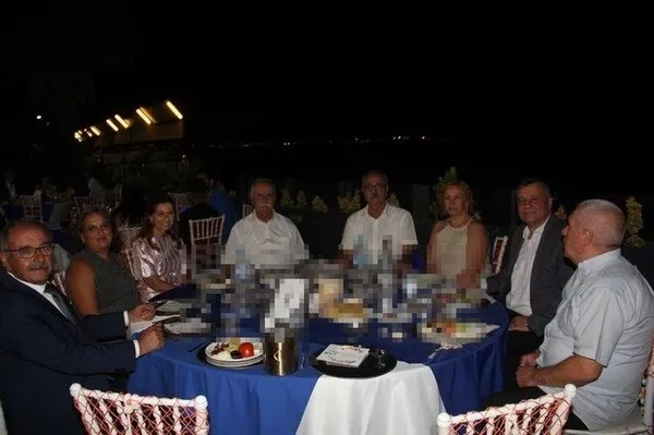 chpli-canakkale-belediye-baskani-ulgur-gokhan-yeni-bir-skandala-imza-atti-yangindan-kacti-dugune-kostu-utanmad-1693203582220.jpeg CHP'li Çanakkale Belediye Başkanı Ülgür Gökhan yeni bir skandala imza attı! Yangından kaçtı düğüne koştu! Utanmadan üzerine paylaşım yaptı-5