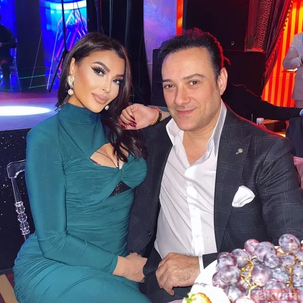 Ayhan Aşan’ın gözünden sakındığı eşi fenomen çıktı! 54 yaşındaki şarkıcının eşi güzelliğiyle hayran bıraktı gören dilini ısırdı - 21