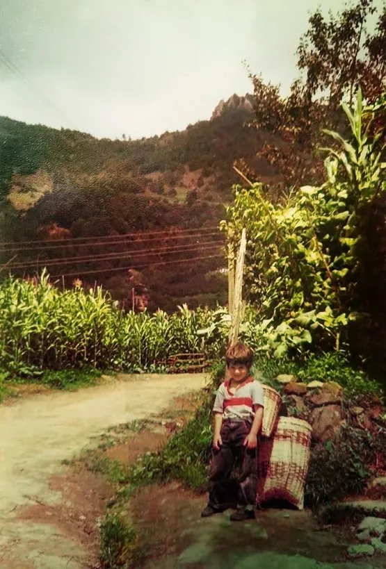 hazine-ve-maliye-bakani-berat-albayrak-buyudugu-yenice-koyunden-cocukluk-fotografini-paylasti-1590693601879.jpeg Hazine ve Maliye Bakanı Berat Albayrak büyüdüğü Yenice Köyü’nden çocukluk fotoğrafını paylaştı-1