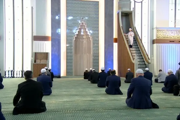 Prof. Dr. Nihat Hatipoğlu yazdı: Namaz dinin direğidir-9