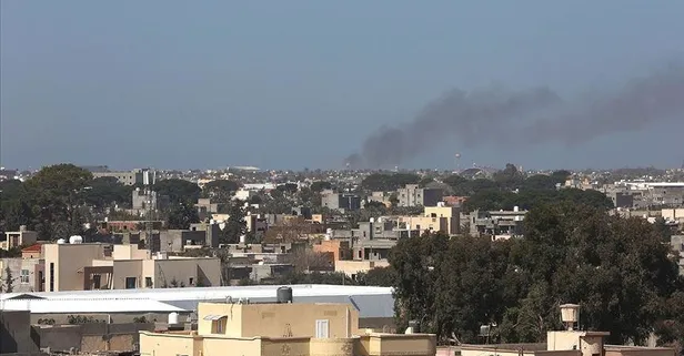 Libya Ordusu'ndan Hafter milislerine giden 2 yakıt tankerine hava harekatı