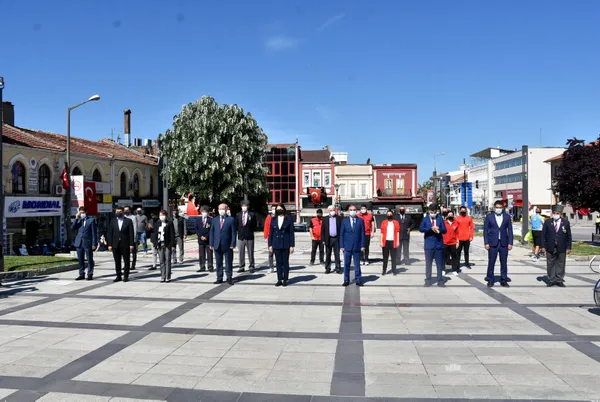 son-dakika-iyi-parti-genel-baskani-meral-aksener-dun-soyledigi-skandal-sozlerinin-ardindan-bugun-anitkabiri-ziyaret-etti-1621422640874.jpg SON DAKİKA: İYİ Parti Genel Başkanı Meral Akşener dün söylediği skandal sözlerinin ardından bugün Anıtkabir'i ziyaret etti-5