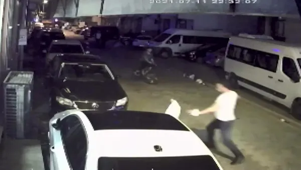 esenyurtta-tehlike-dolu-anlar-ara-sokaga-giren-hafif-ticari-arac-2si-bisikletli-cocuk-6-kisiyi-eziyordu-1626331708389.jpg Esenyurt'ta tehlike dolu anlar! Ara sokağa giren hafif ticari araç 2'si bisikletli çocuk 6 kişiyi eziyordu-5