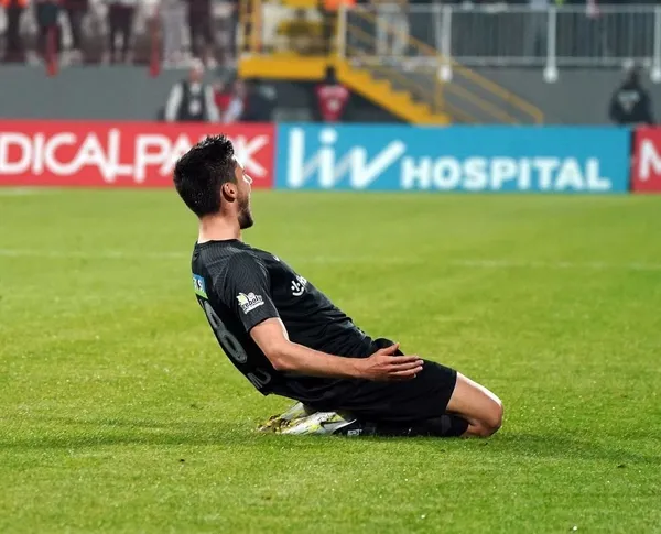 alanyasporu-evinde-yenen-umraniyespor-sezonun-ilk-galibiyetini-aldi-1667594534760.jpeg Alanyaspor'u evinde yenen Ümraniyespor sezonun ilk galibiyetini aldı-7